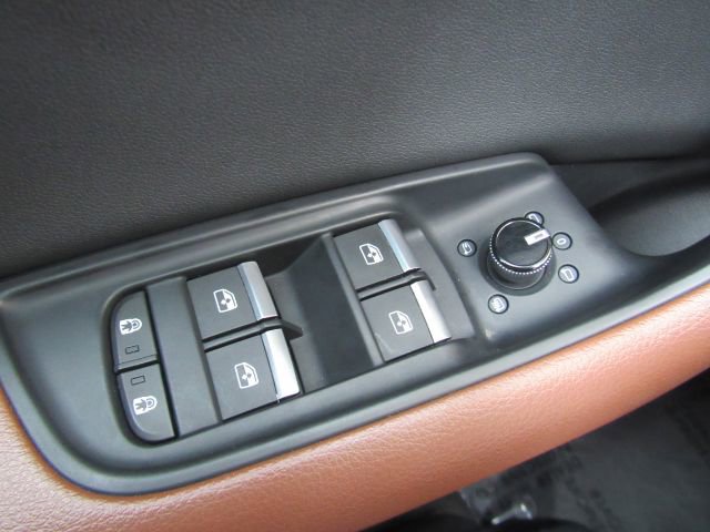 Used 2022 Audi Q8 Premium image 40