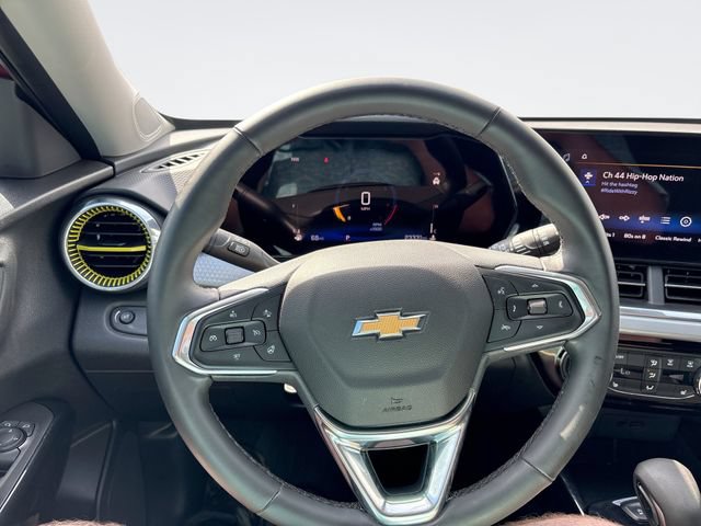 Used 2025 Chevrolet Trax LT w/ Driver Confidence Package FWD image 14