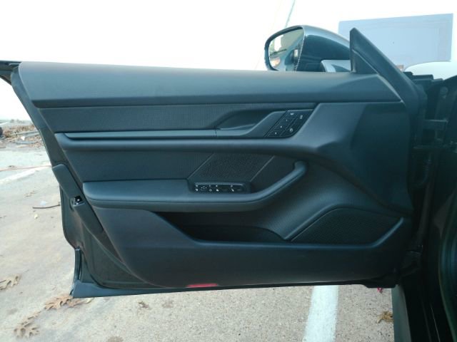 Used 2023 Porsche Taycan image 11