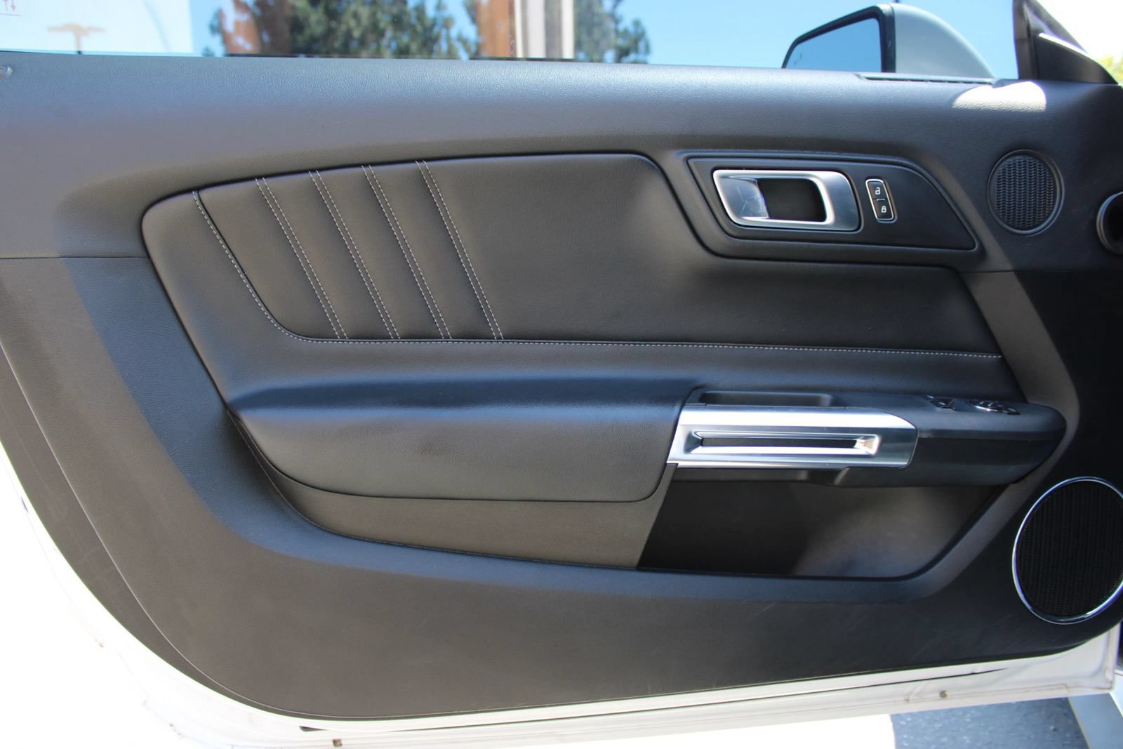 Used 2022 Ford Mustang Premium RWD image 8