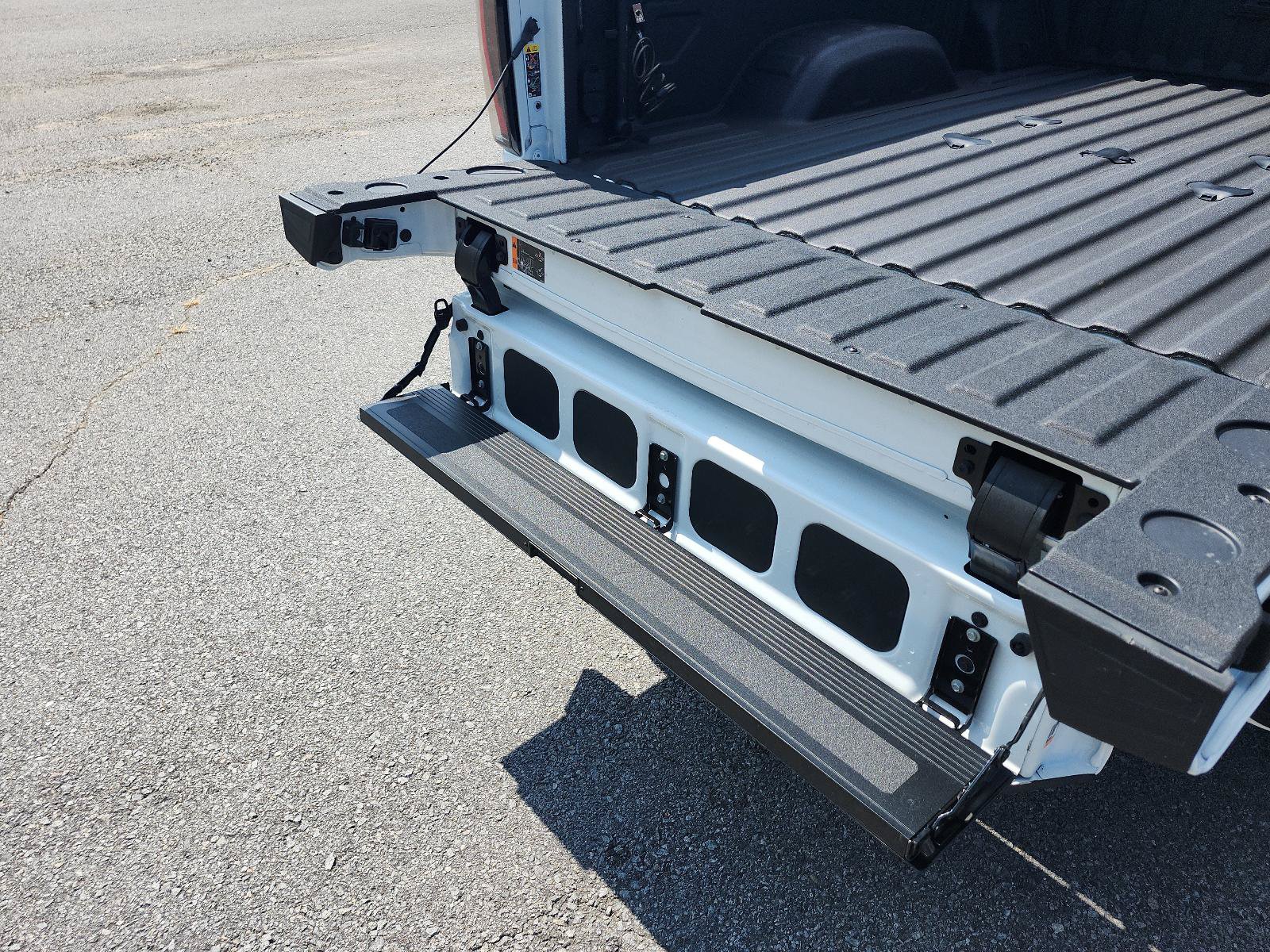 Used 2025 GMC Sierra 2500 AT4 w/ AT4 Premium Plus Package AWD/4WD image 7