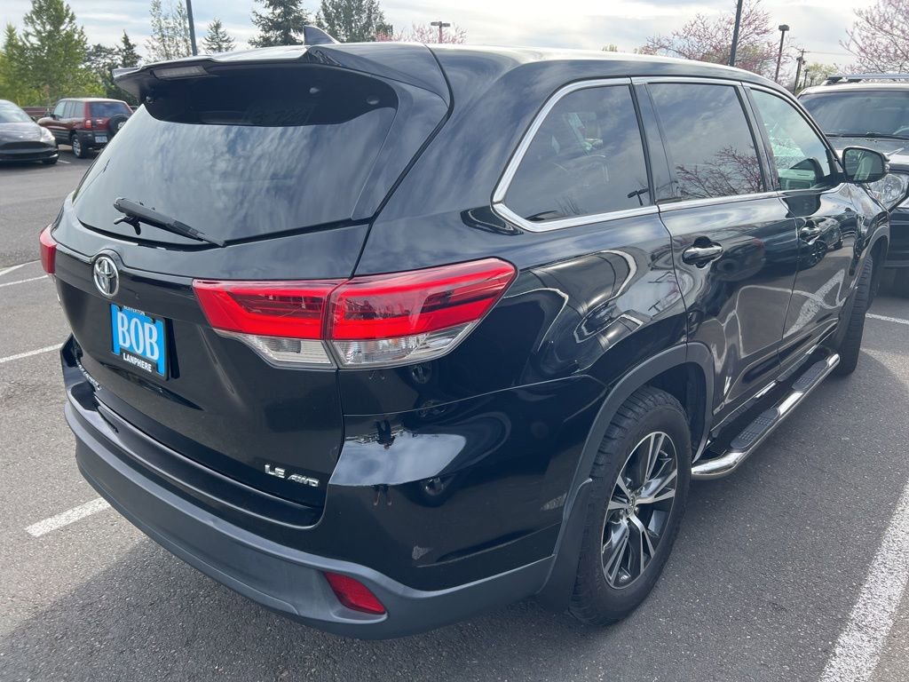 Used 2017 Toyota Highlander Plus AWD/4WD image 4