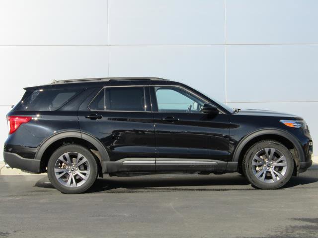 Used 2023 Ford Explorer XLT w/ Equipment Group 202A image 4