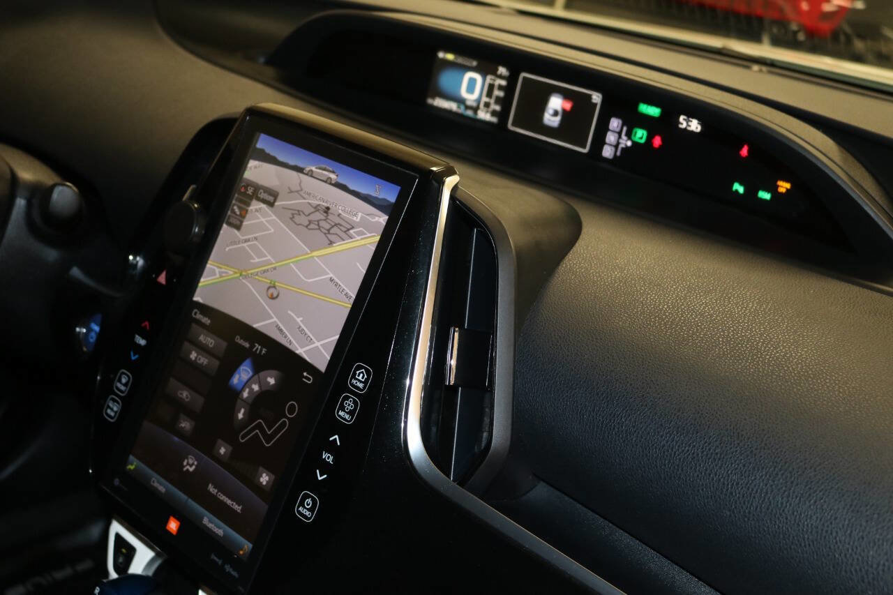 Used 2017 Toyota Prius Prime Advanced image 55