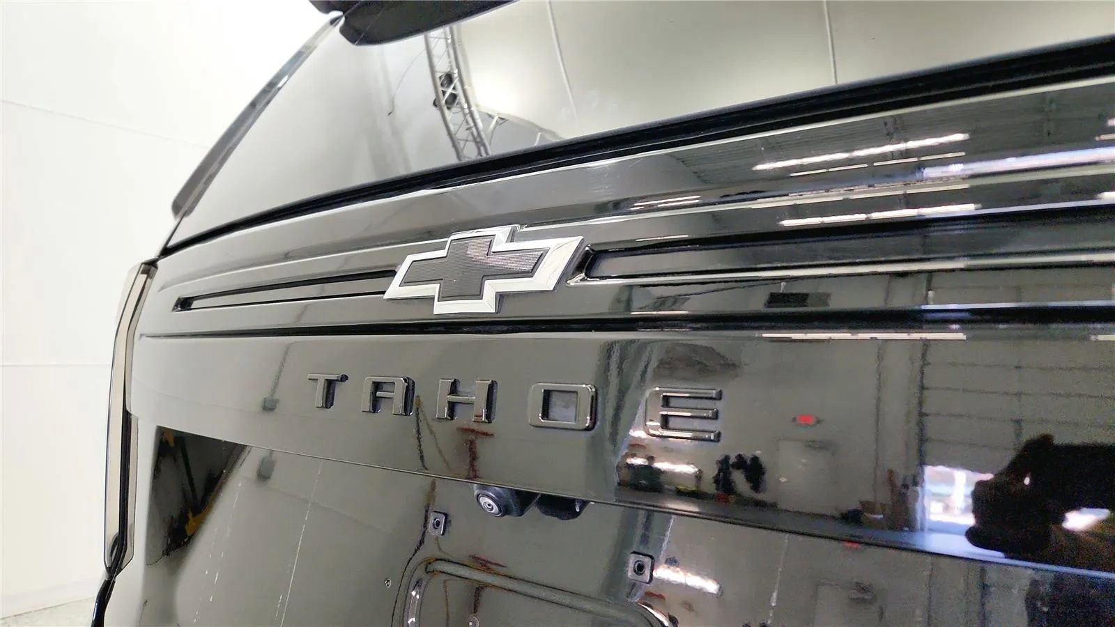 Used 2023 Chevrolet Tahoe Z71 w/ Luxury Package AWD/4WD image 16