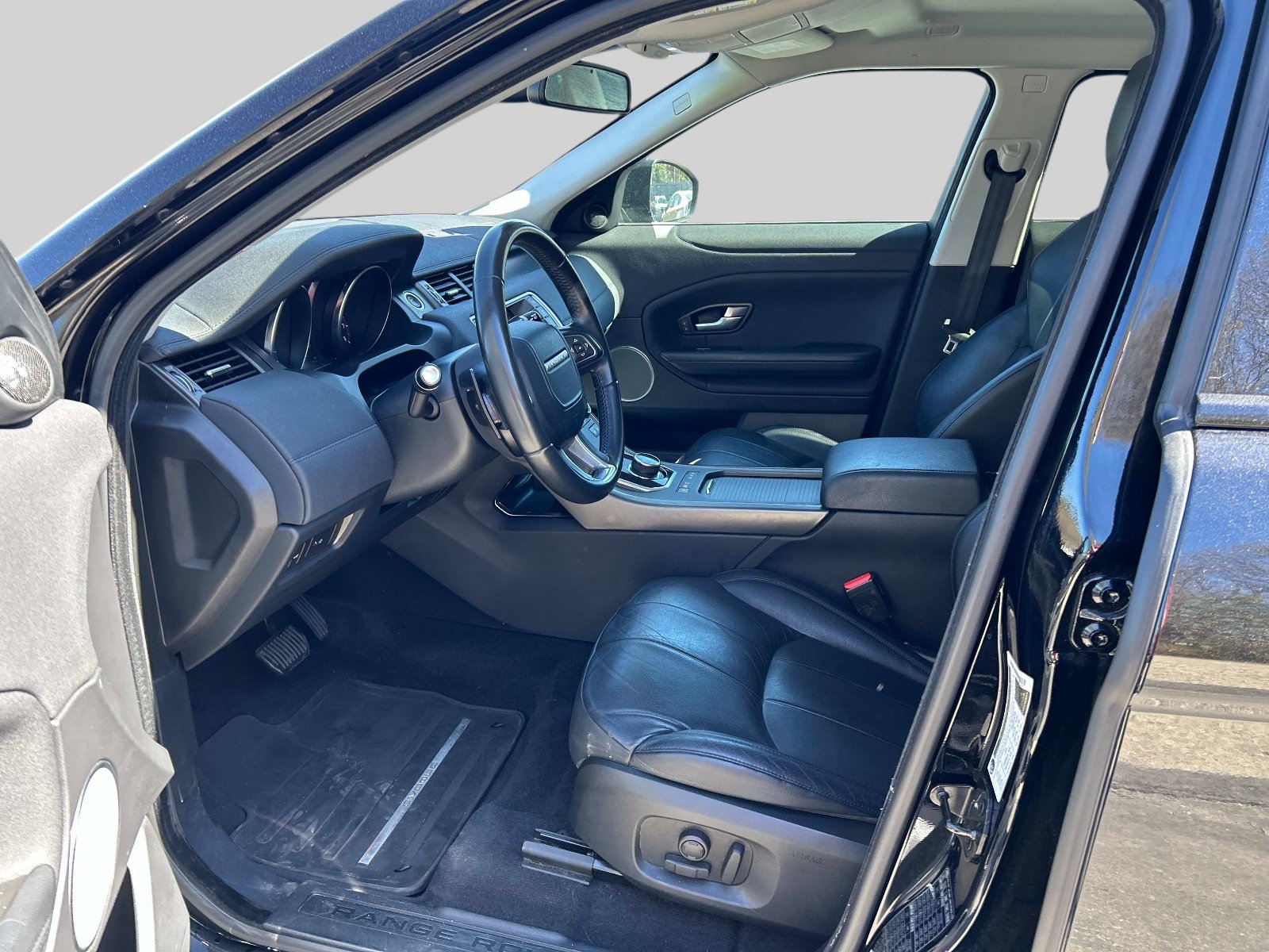Used 2018 Land Rover Range Rover Evoque SE AWD/4WD image 11
