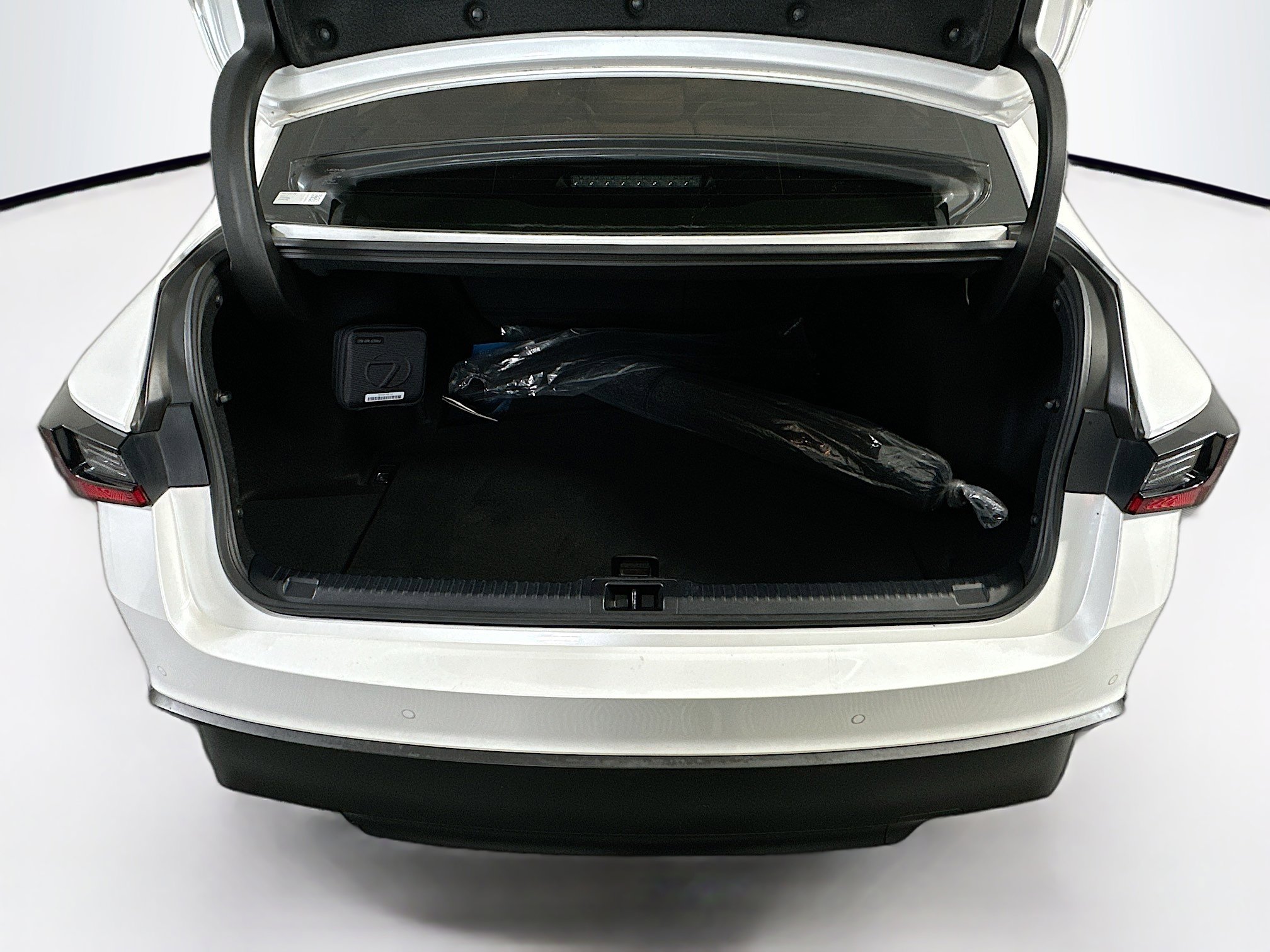 Used 2023 Lexus IS 300 w/ Comfort Package RWD image 30