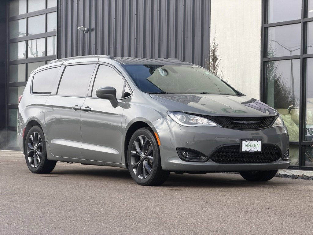 Used 2020 Chrysler Pacifica Touring-L Plus w/ S Appearance Package image 5