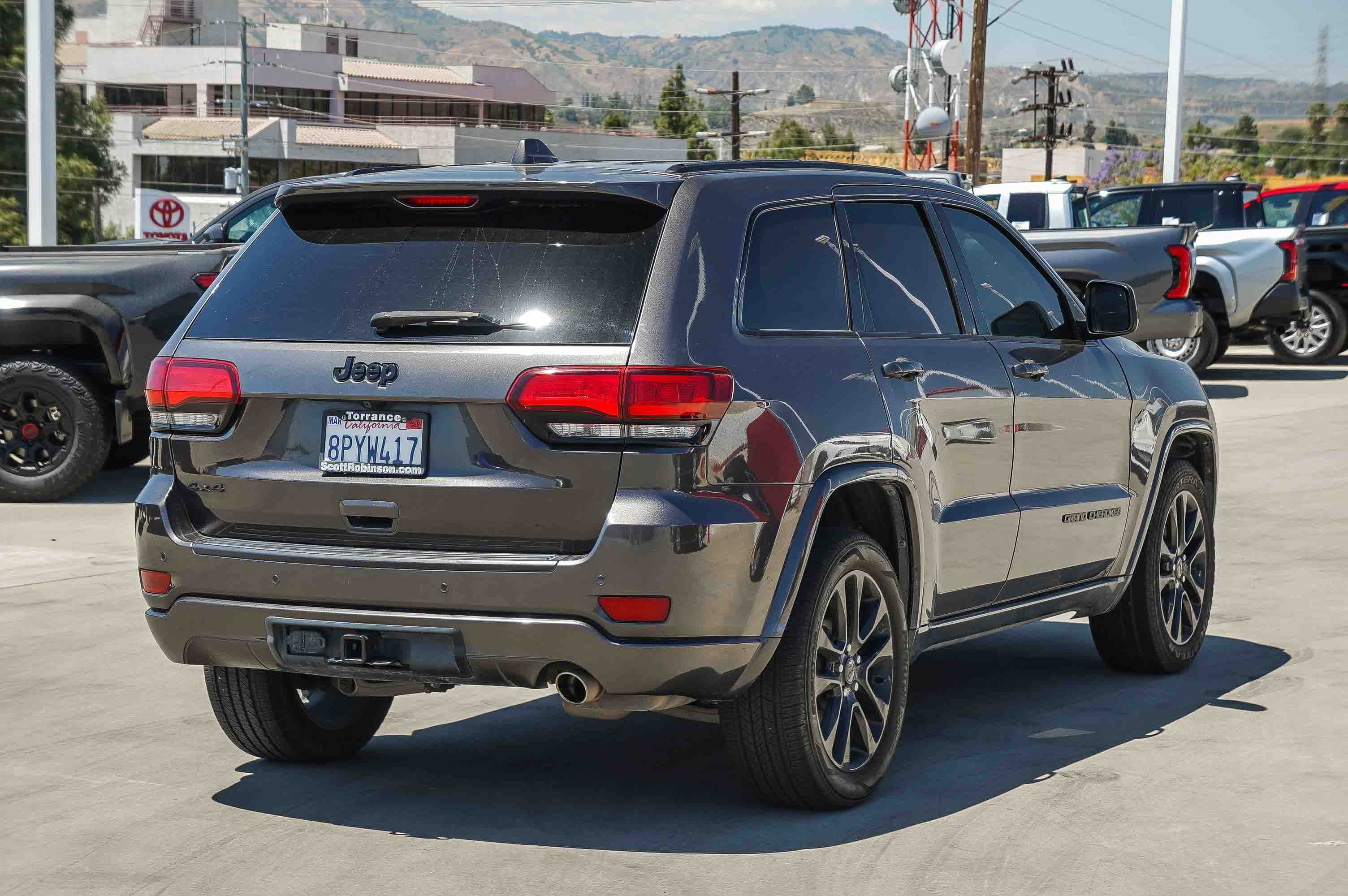 Used 2020 Jeep Grand Cherokee Altitude AWD/4WD image 7