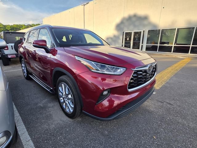 Used 2022 Toyota Highlander Limited image 1