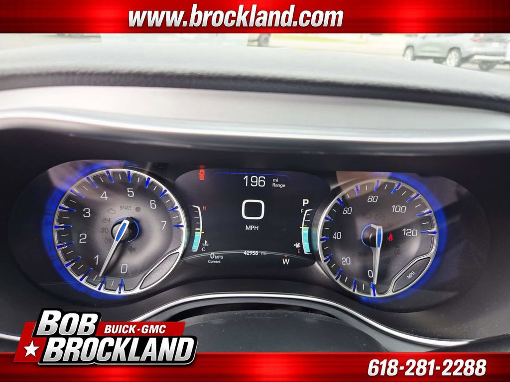 Used 2025 Chrysler Pacifica Limited image 24