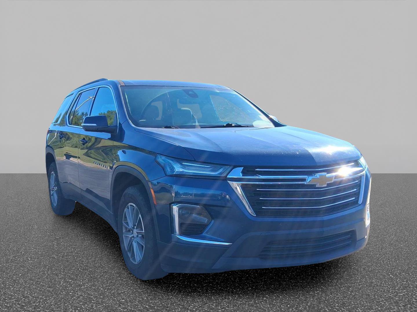 Used 2022 Chevrolet Traverse LT FWD image 4