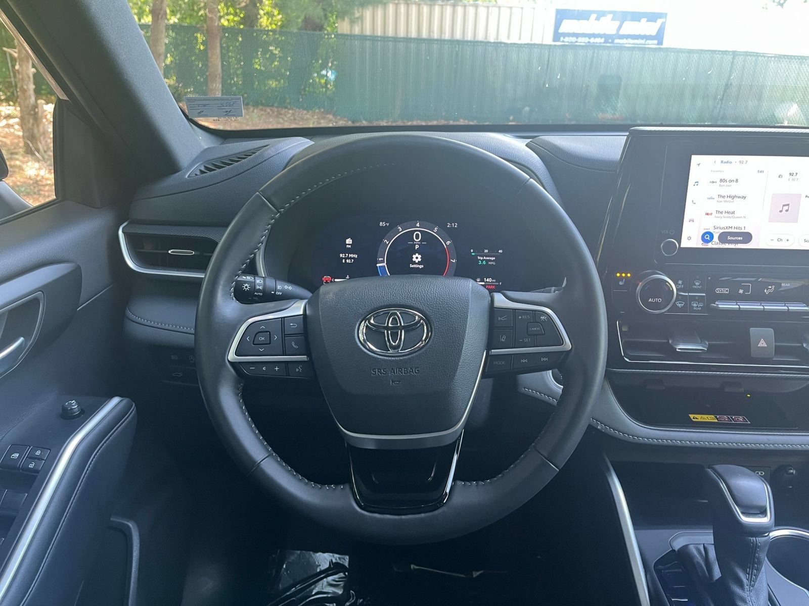 Used 2025 Toyota Highlander XSE AWD/4WD image 36
