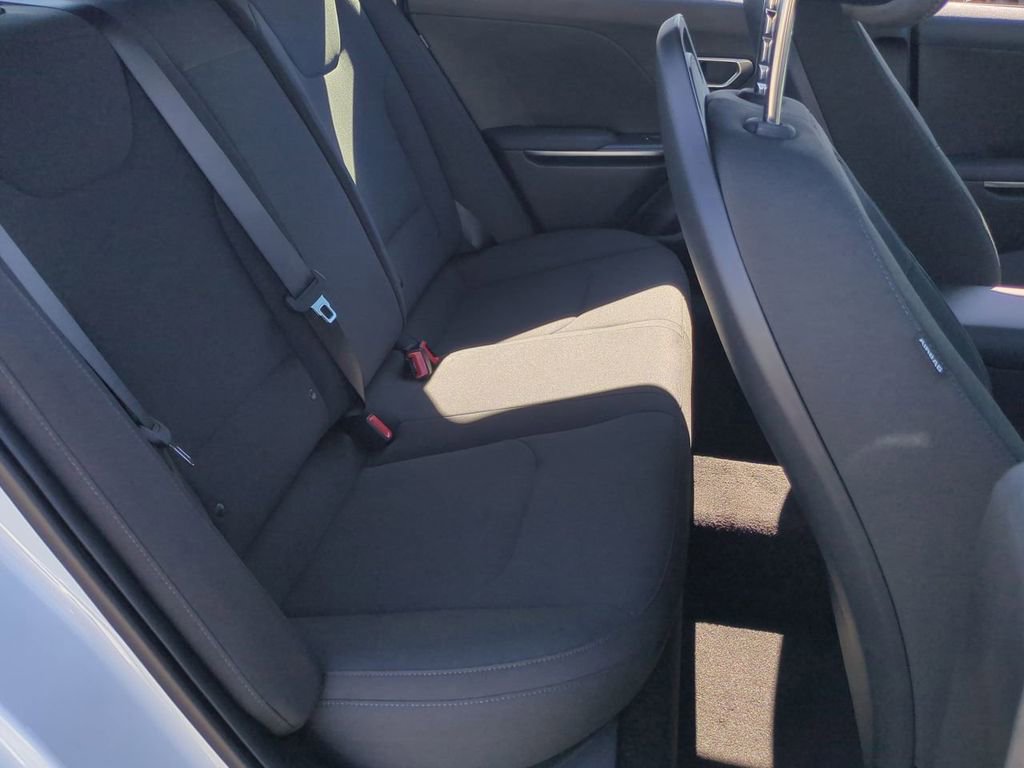 New 2026 Kia K4 LXS image 25