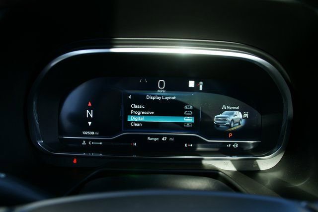 Used 2022 Chevrolet Suburban RST w/ Sport Performance Package image 20