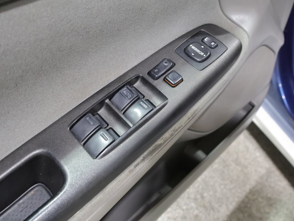 Used 2005 Toyota Camry LE FWD image 13