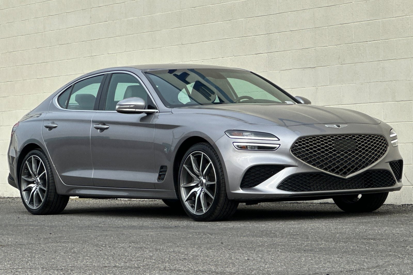 Used 2023 Genesis G70 2.0T image 2