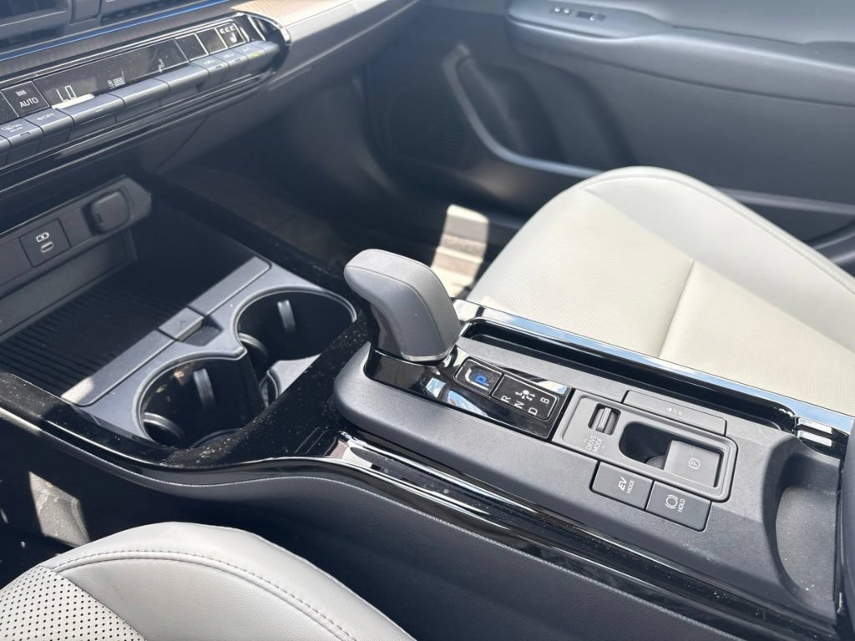 Certified 2024 Toyota Prius XLE FWD image 16