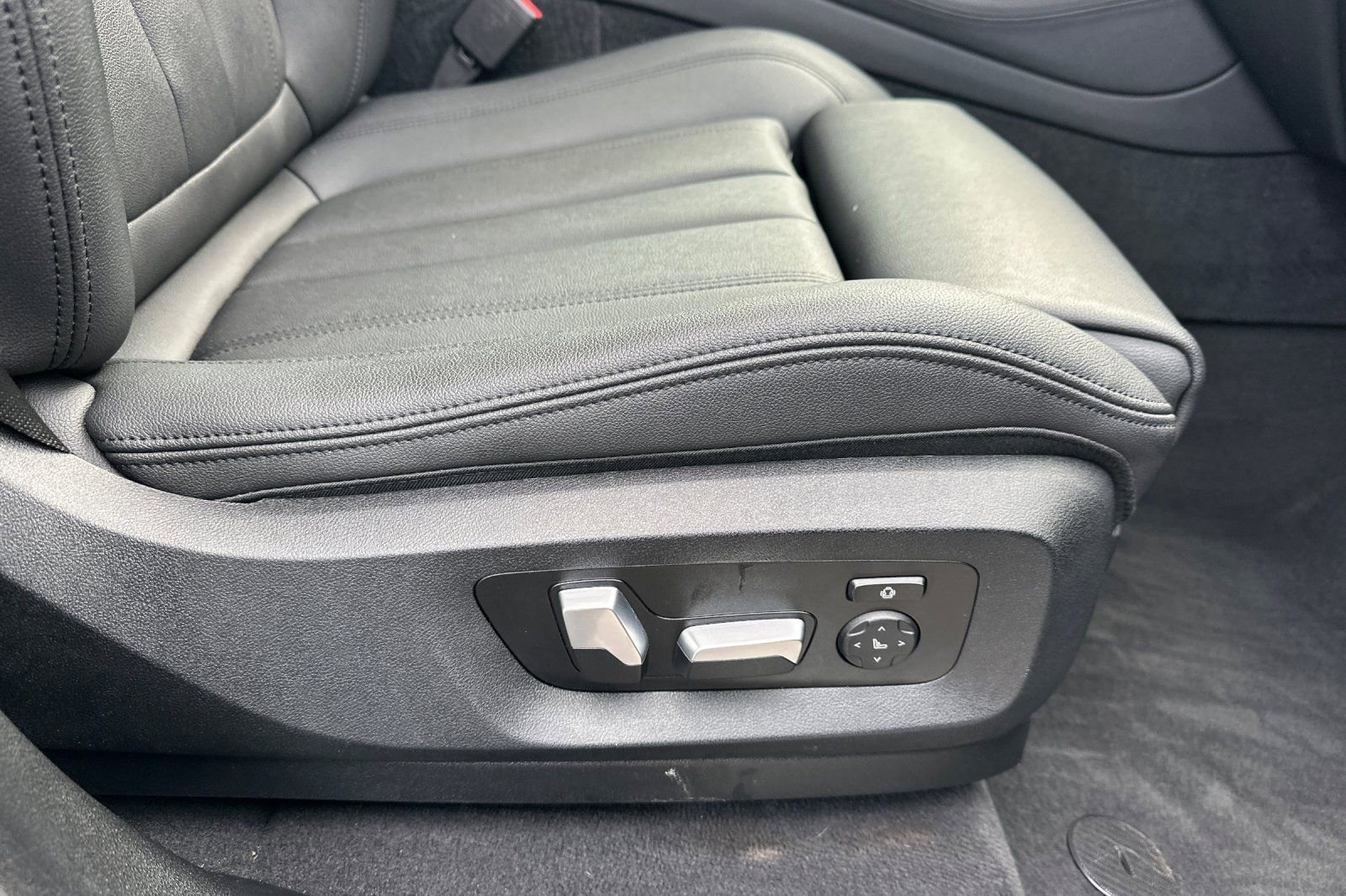 Used 2022 BMW X5 xDrive40i w/ Parking Assistance Package AWD/4WD image 23
