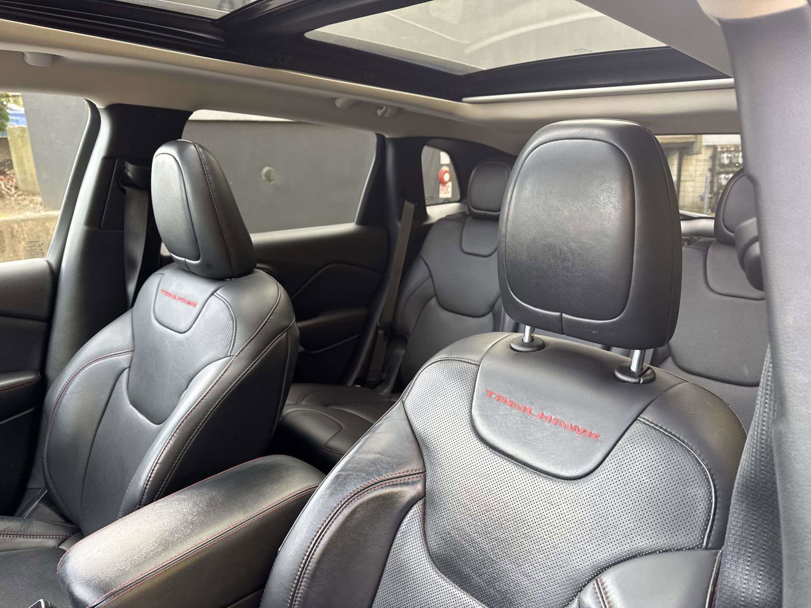 Used 2017 Jeep Cherokee Trailhawk image 19