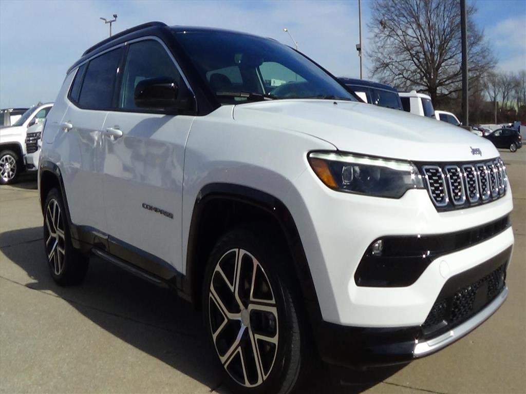 Used 2024 Jeep Compass Limited w/ Elite Group image 4