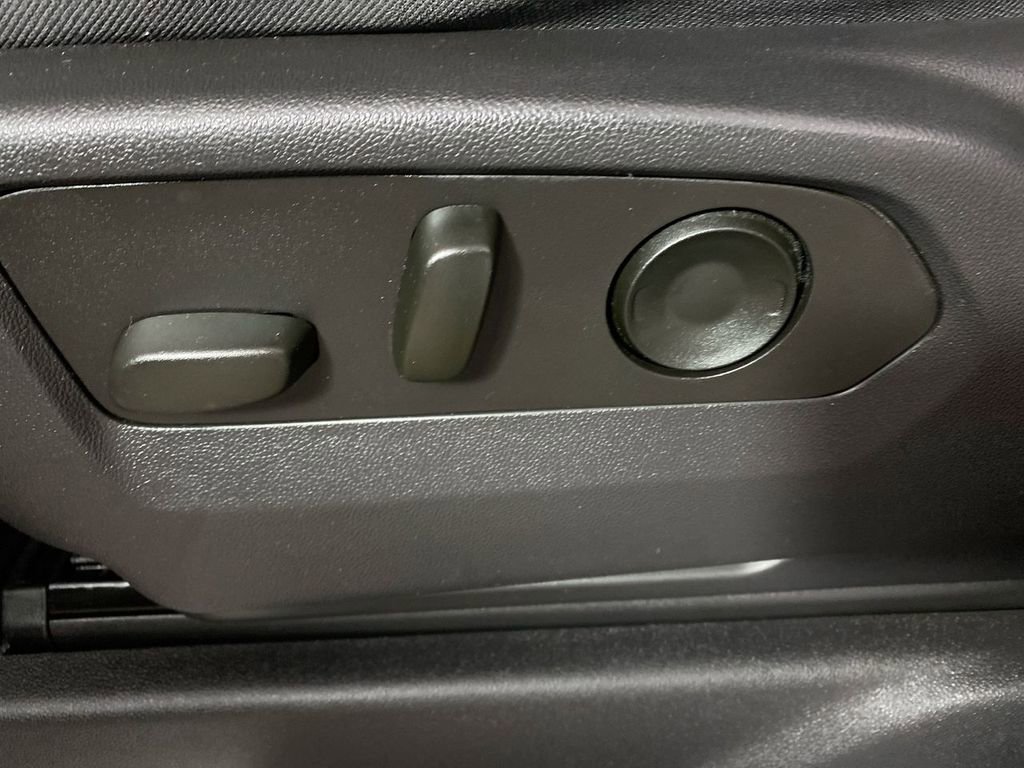 Used 2025 GMC Sierra 1500 Elevation image 12