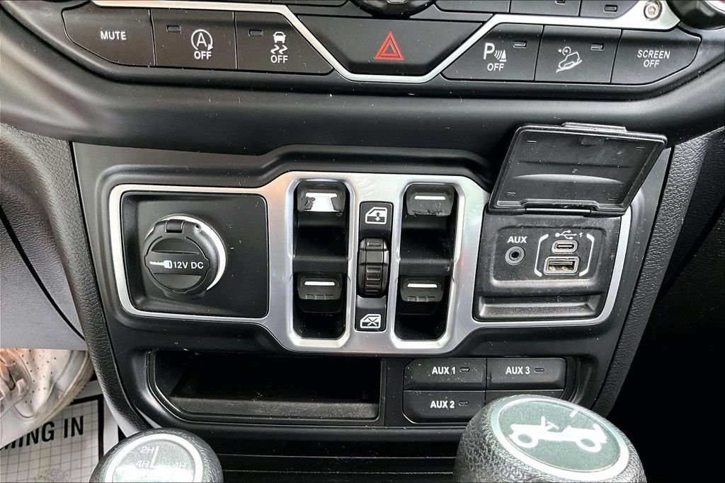 Used 2018 Jeep Wrangler Unlimited Sahara AWD/4WD image 26