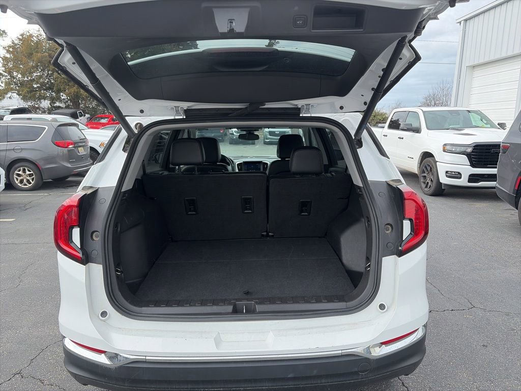 Used 2024 GMC Terrain SLT image 10