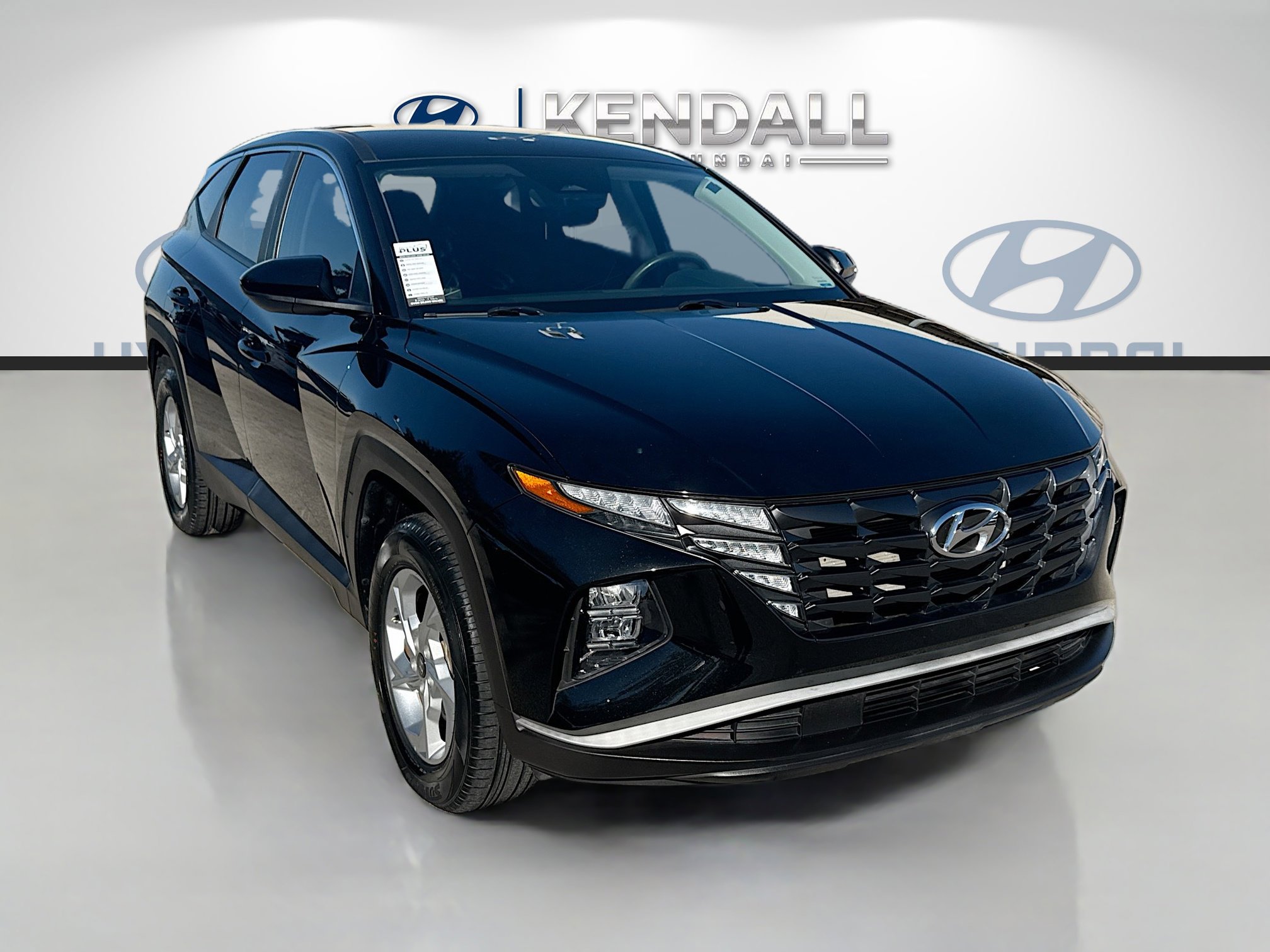 Used 2023 Hyundai Tucson SE image 1