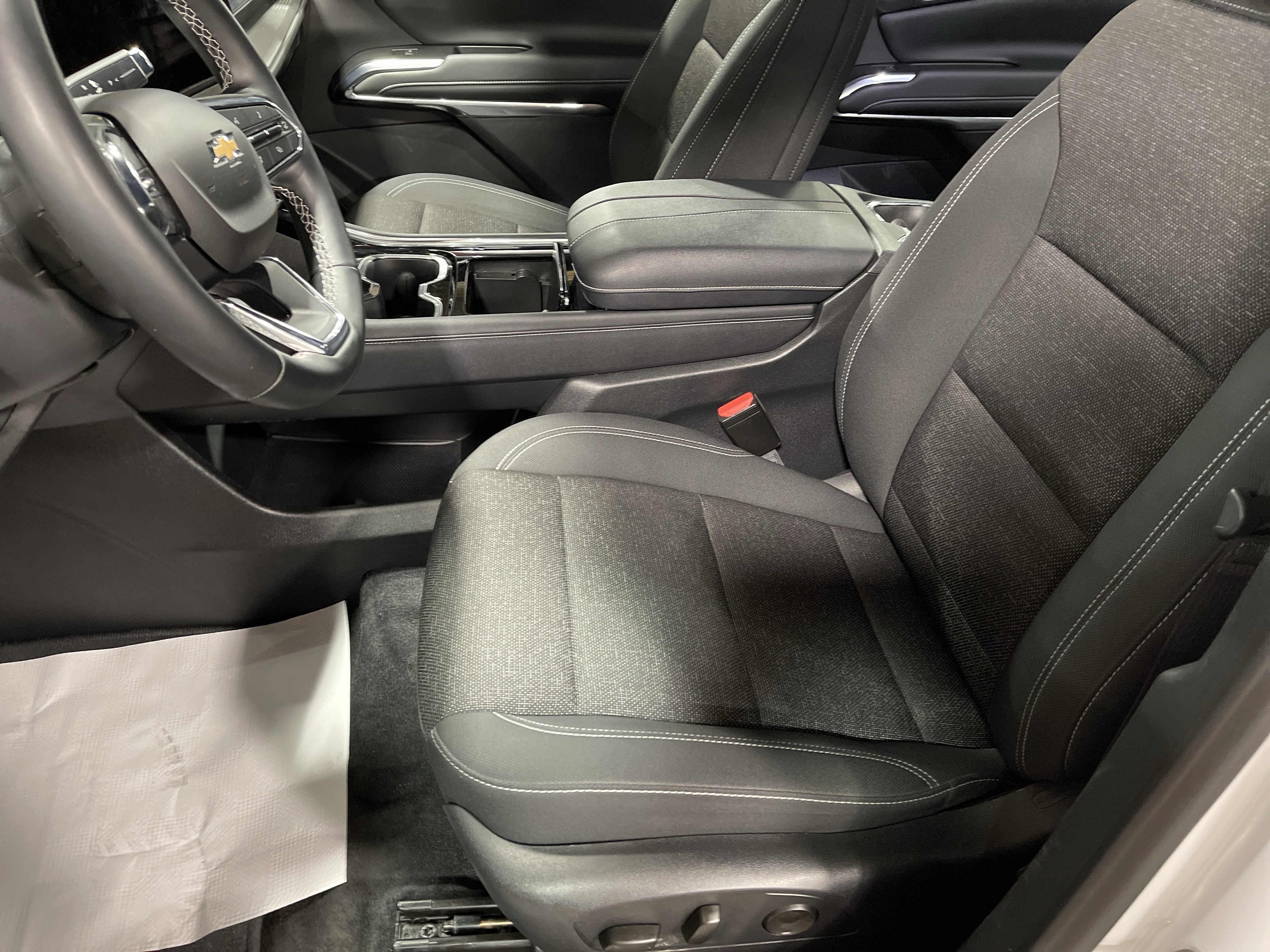 Used 2024 Chevrolet Traverse LS image 9