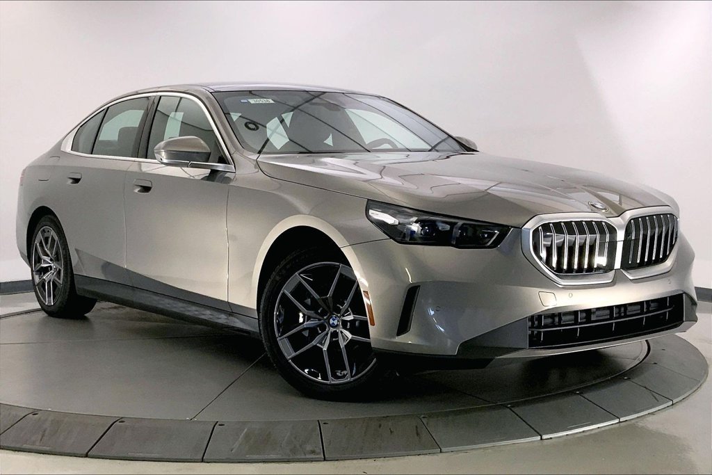 Certified 2026 BMW 530i xDrive w/ Premium Package AWD/4WD image 32