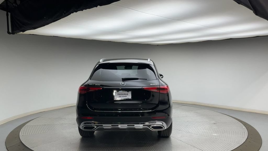 Used 2025 Mercedes-Benz GLC 300 4MATIC image 3