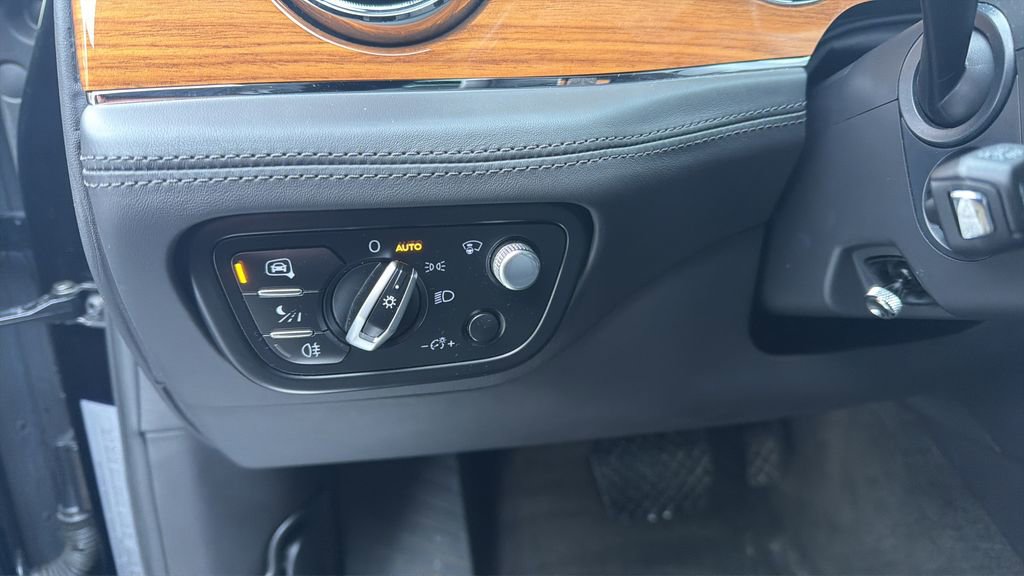 Used 2021 Bentley Bentayga image 30