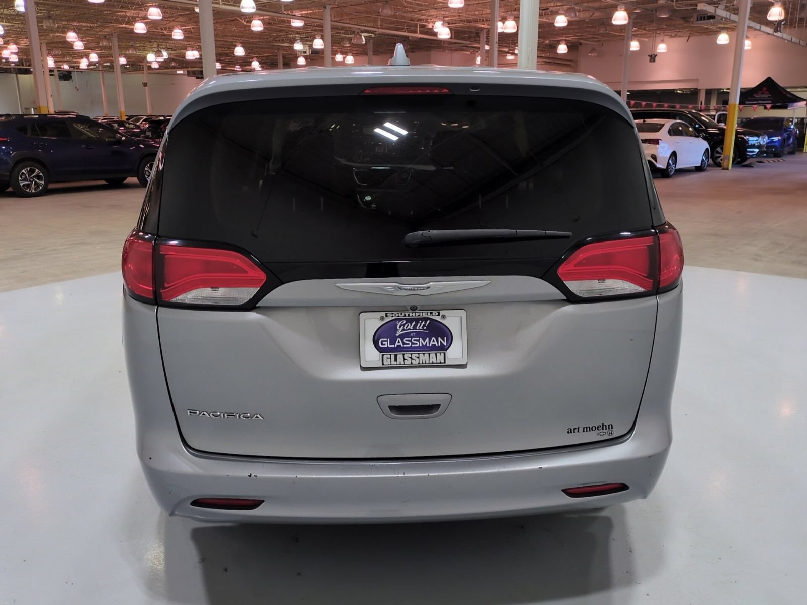 Used 2017 Chrysler Pacifica Touring FWD image 4