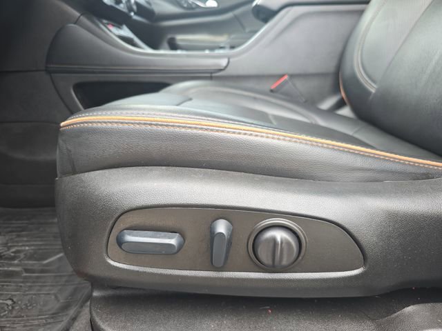 Used 2022 GMC Acadia AT4 w/ Technology Package image 27