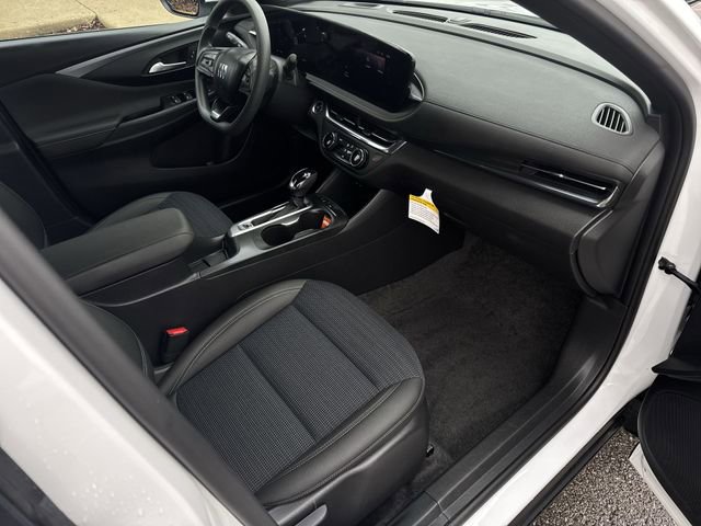 Certified 2025 Buick Envista Preferred w/ Advanced Safety Package image 28