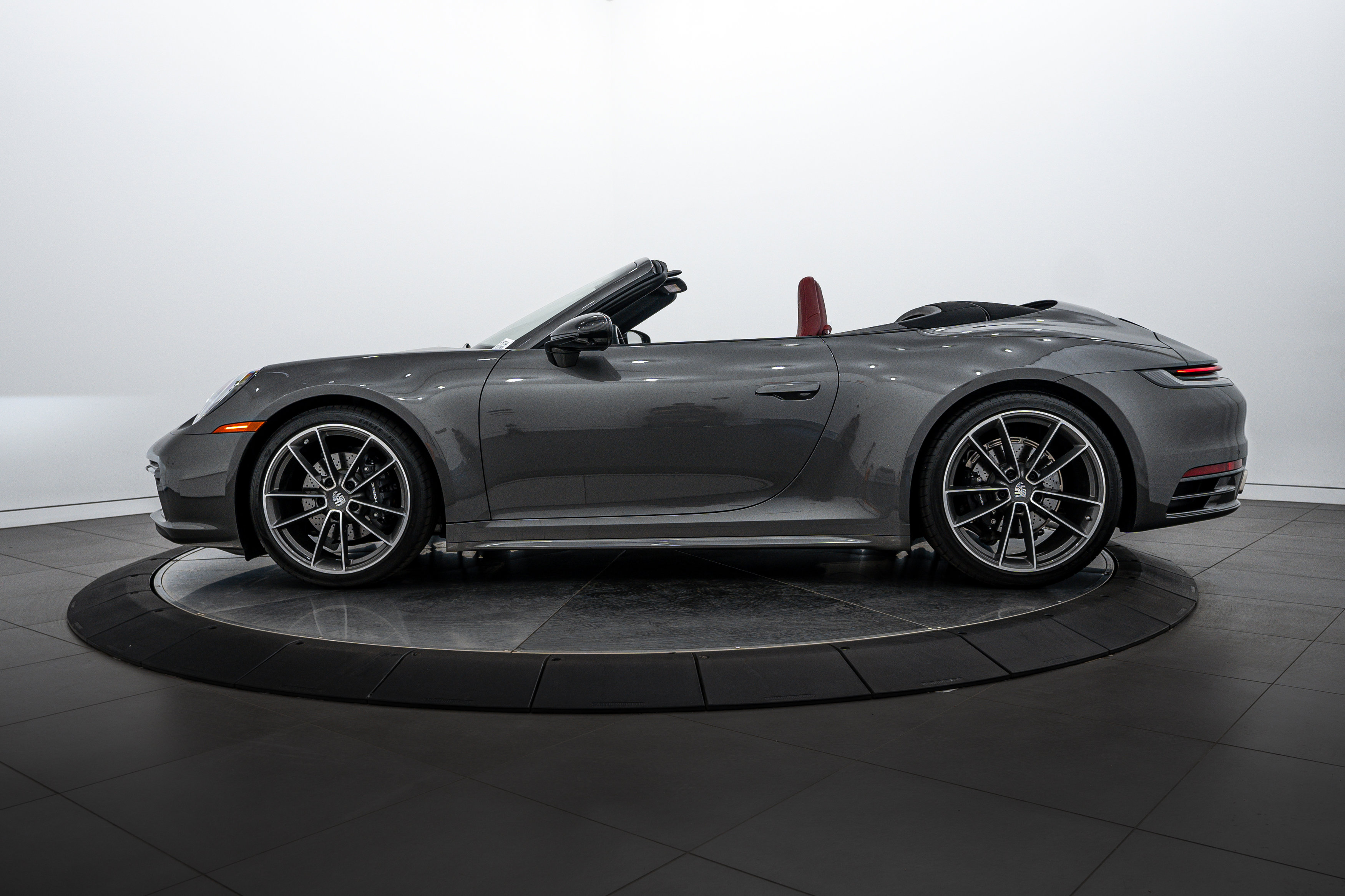 Certified 2024 Porsche 911 Carrera image 2