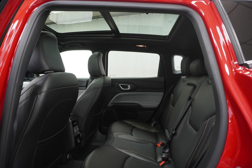 Used 2023 Jeep Compass Latitude w/ Sun and Sound Group AWD/4WD image 21