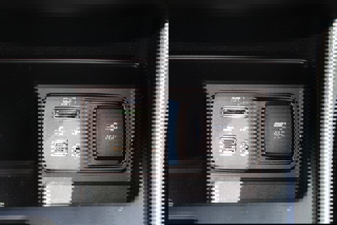 Used 2016 Jeep Cherokee Latitude w/ Cold Weather Group image 19