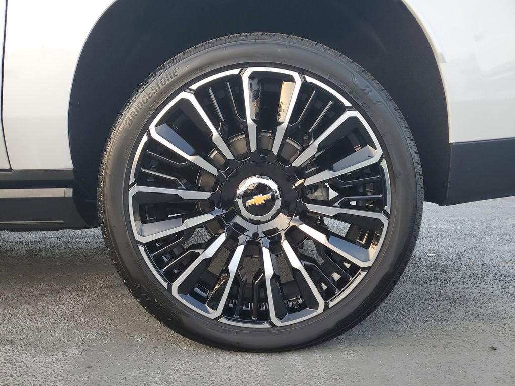 New 2026 Chevrolet Suburban High Country image 3