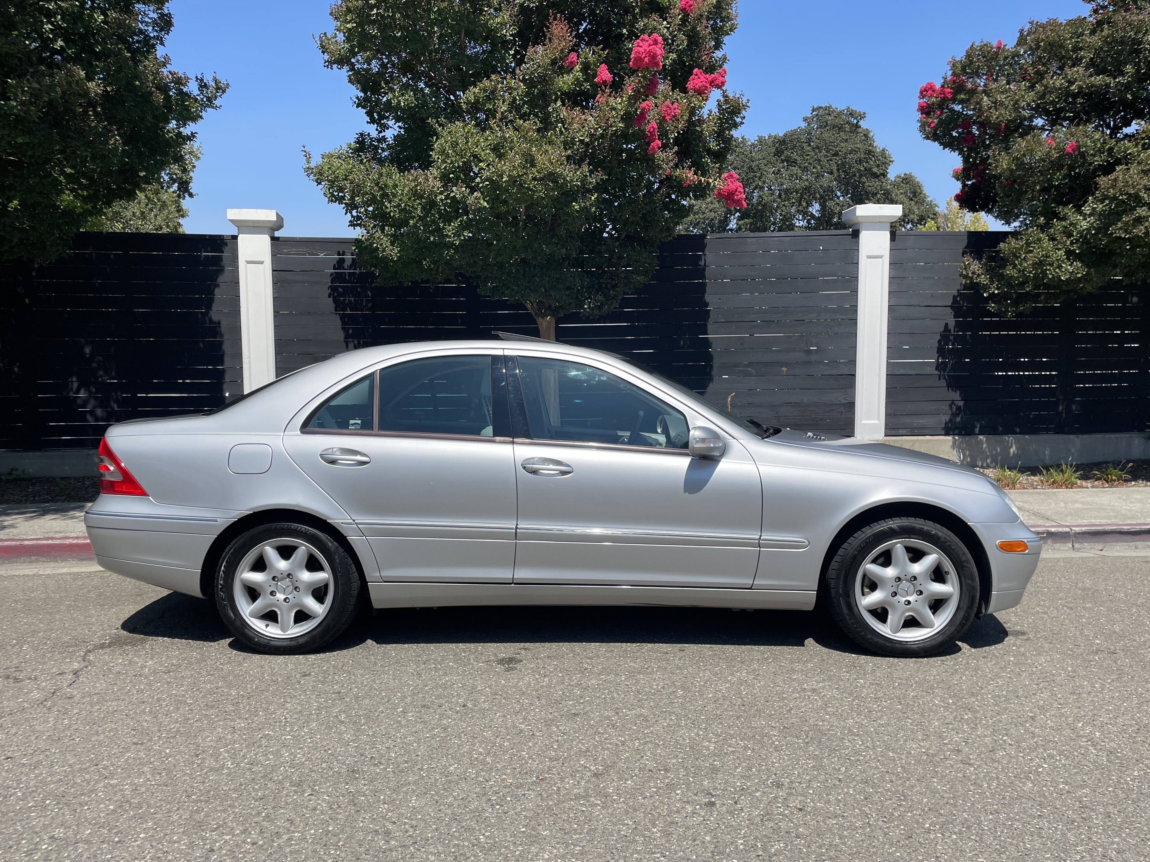 Used 2003 Mercedes-Benz C 320 Sedan image 3