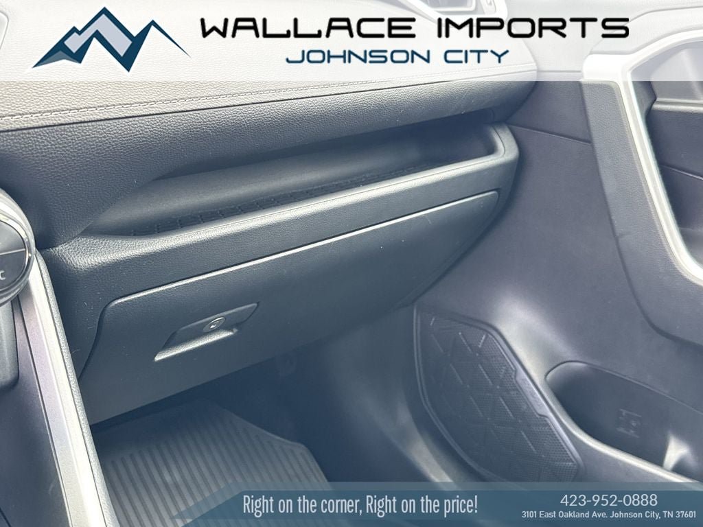 Used 2023 Toyota RAV4 XLE AWD/4WD image 20