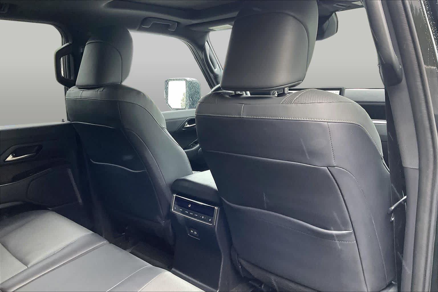 Used 2024 Lexus GX 550 w/ Accessory Package (Z1) AWD/4WD image 19