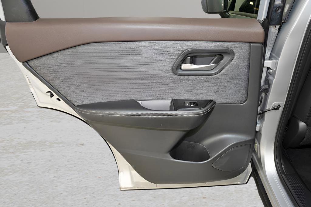 Certified 2023 Nissan Rogue SV image 12