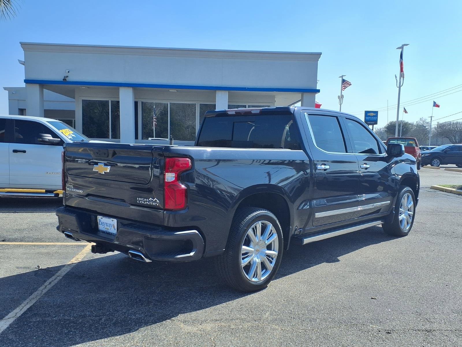 Used 2022 Chevrolet Silverado 1500 High Country w/ High Country Premium Package image 2