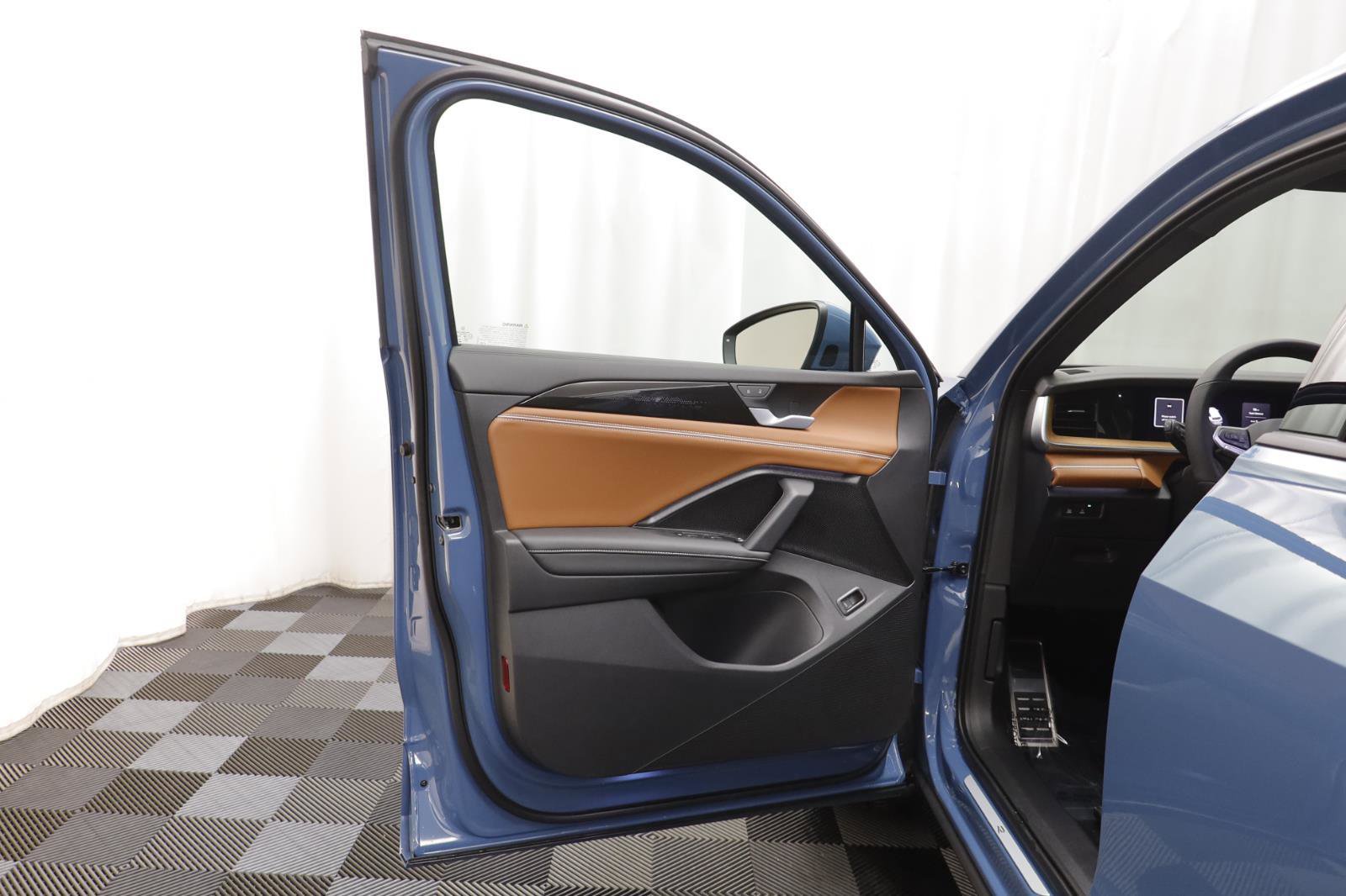 New 2026 Volkswagen Tiguan SEL R-Line image 4