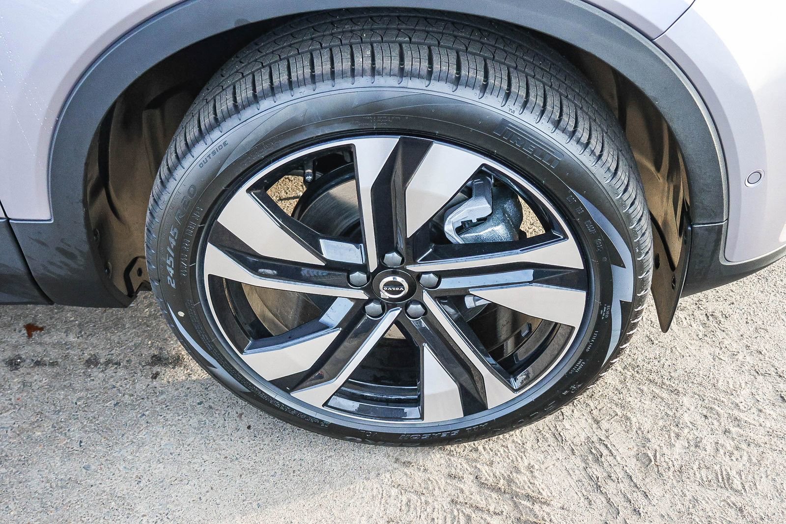 New 2026 Volvo XC40 B4 Plus w/ Climate Package FWD image 13