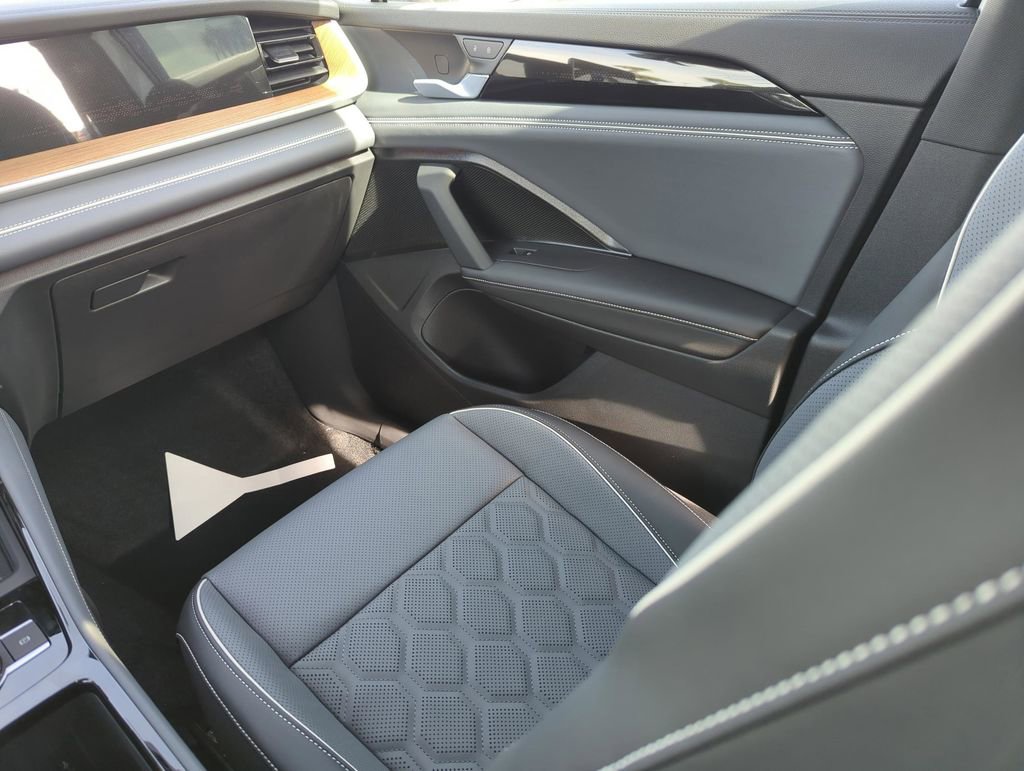 Used 2026 Volkswagen Tiguan SEL R-Line image 22