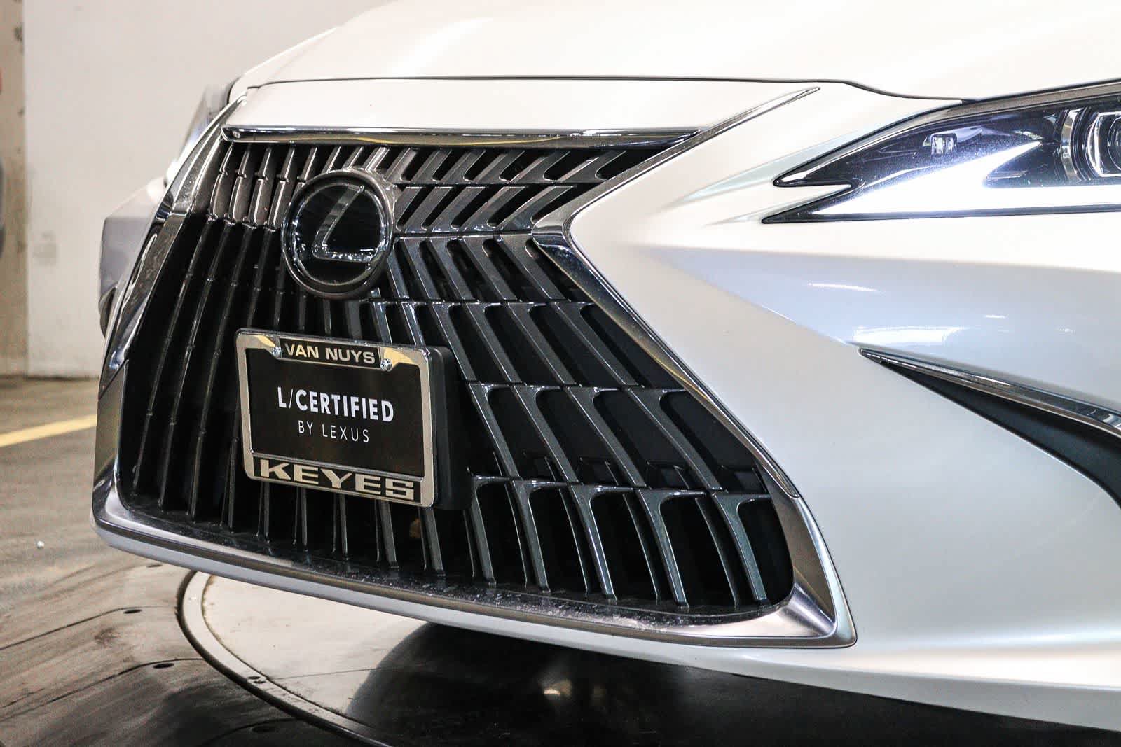Used 2025 Lexus ES 350 w/ Accessory Package (Z2) FWD image 8
