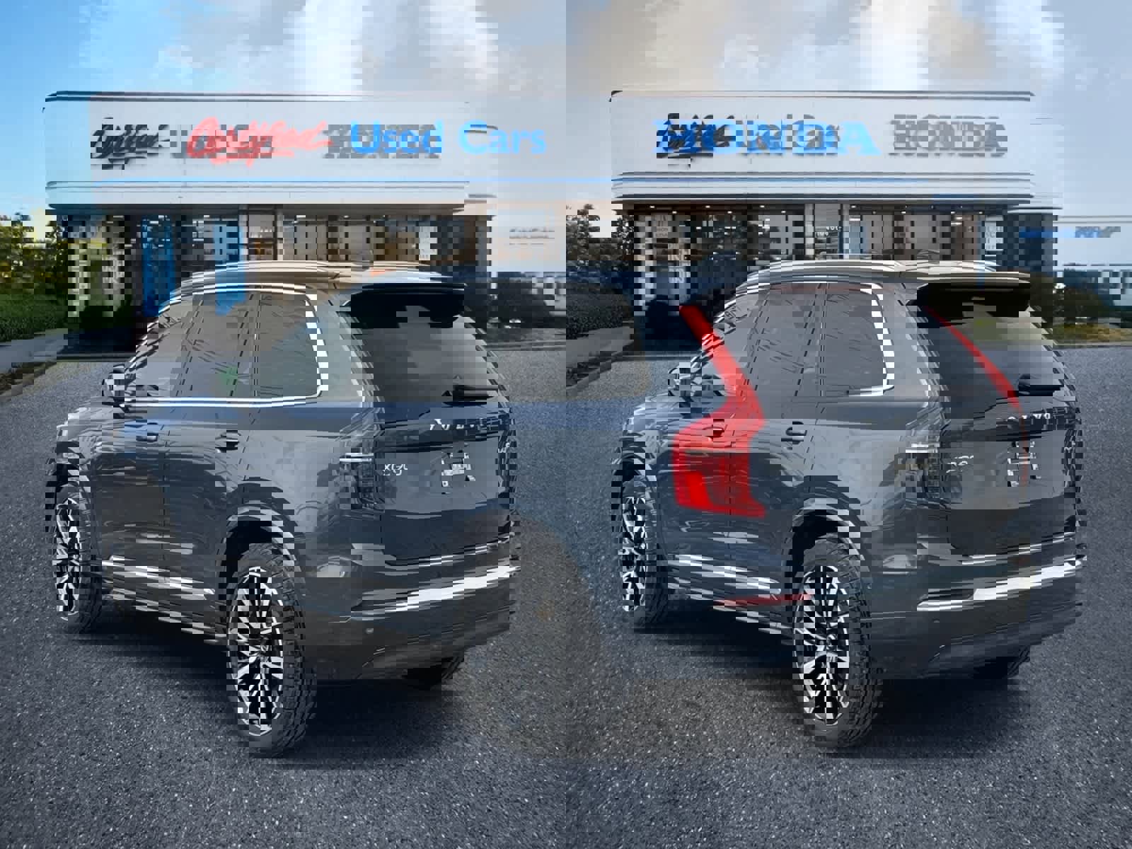 Used 2023 Volvo XC90 B6 Plus w/ Protection Package image 4